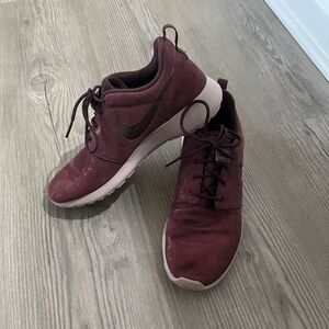 Nike Womans Burgundy Casual Sneakers